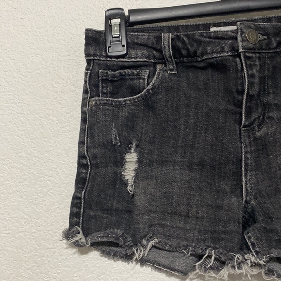 RSQ Vintage High Rise Black Wash Raw Hem Shorts Size 14 - Picture 2 of 7